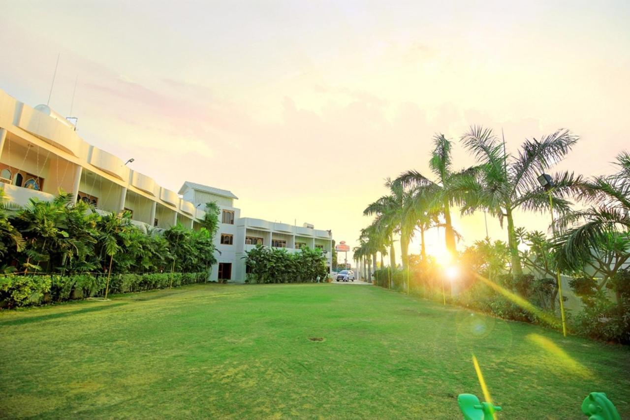 Hotel Chandrawati Palace Ābu Road Extérieur photo